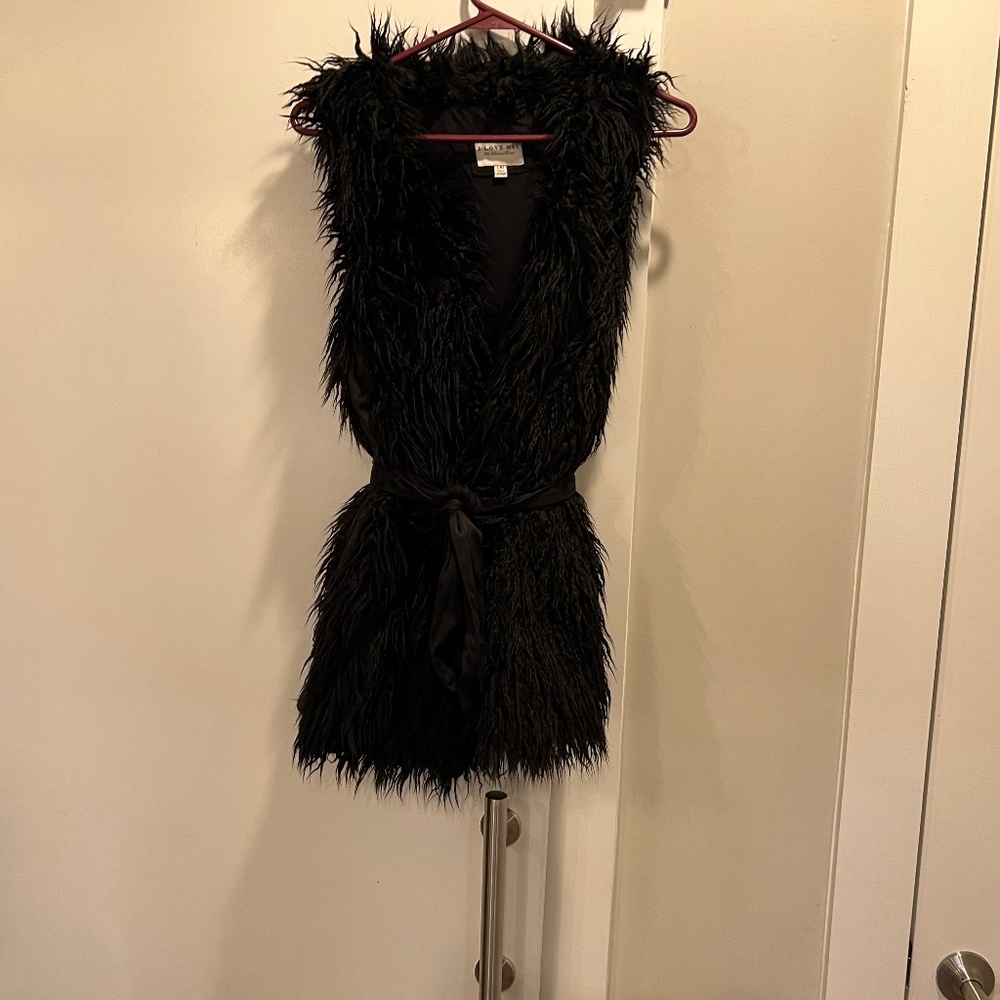 Faux Fur Vest - Picture 1 of 4
